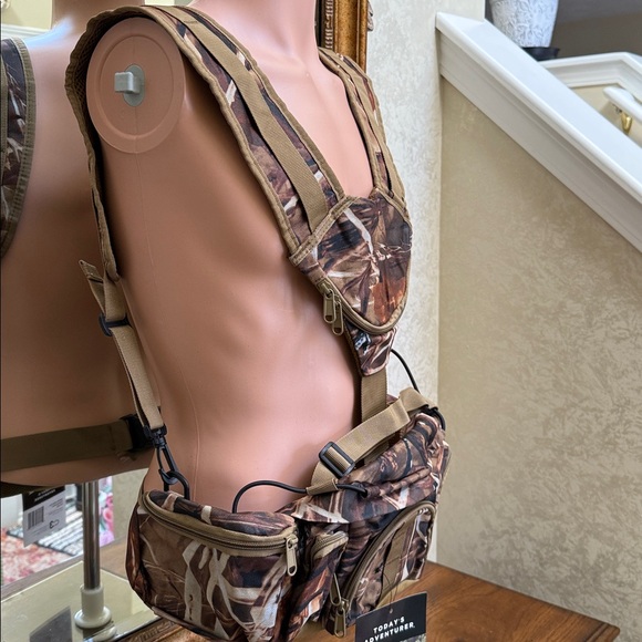 Camo Hunter’s Harness. Pro grade. Ballistic Nylon. Many storage areas. - Picture 4 of 14